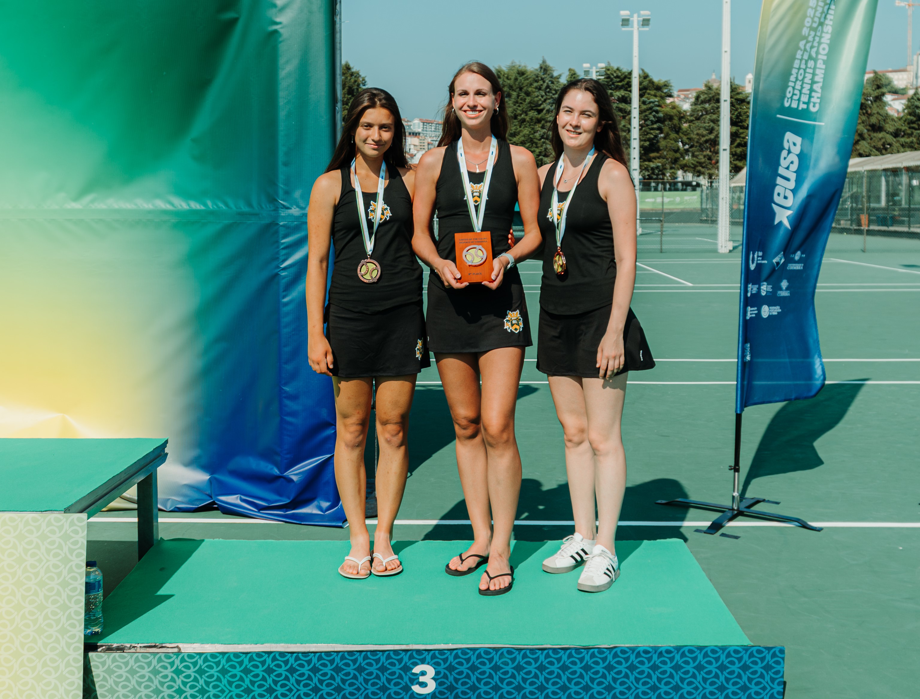 Varga Viktória, Punyi Anna és Rudolf Réka a dobogó harmadik fokán