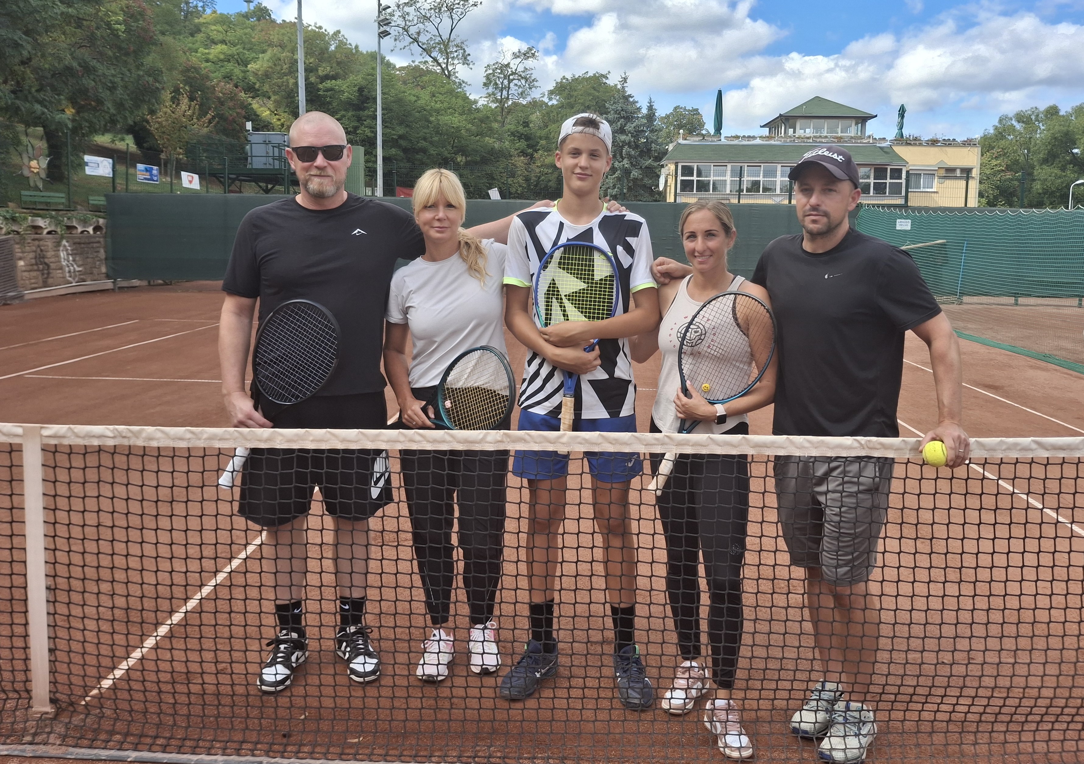 Jóny Márk a TM szakembereivel, Lukács Ivánnal, Selmeci Petrával, Jani Rékával és Németh Gergellyel