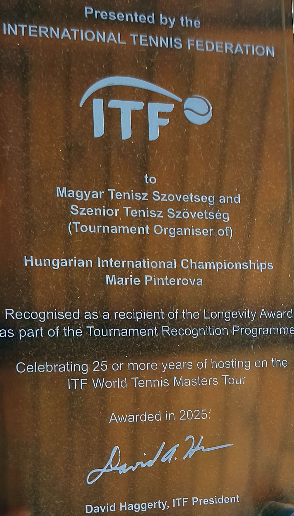 A keszthelyi nemzetközi szeniortornát méltató ITF-elismerés