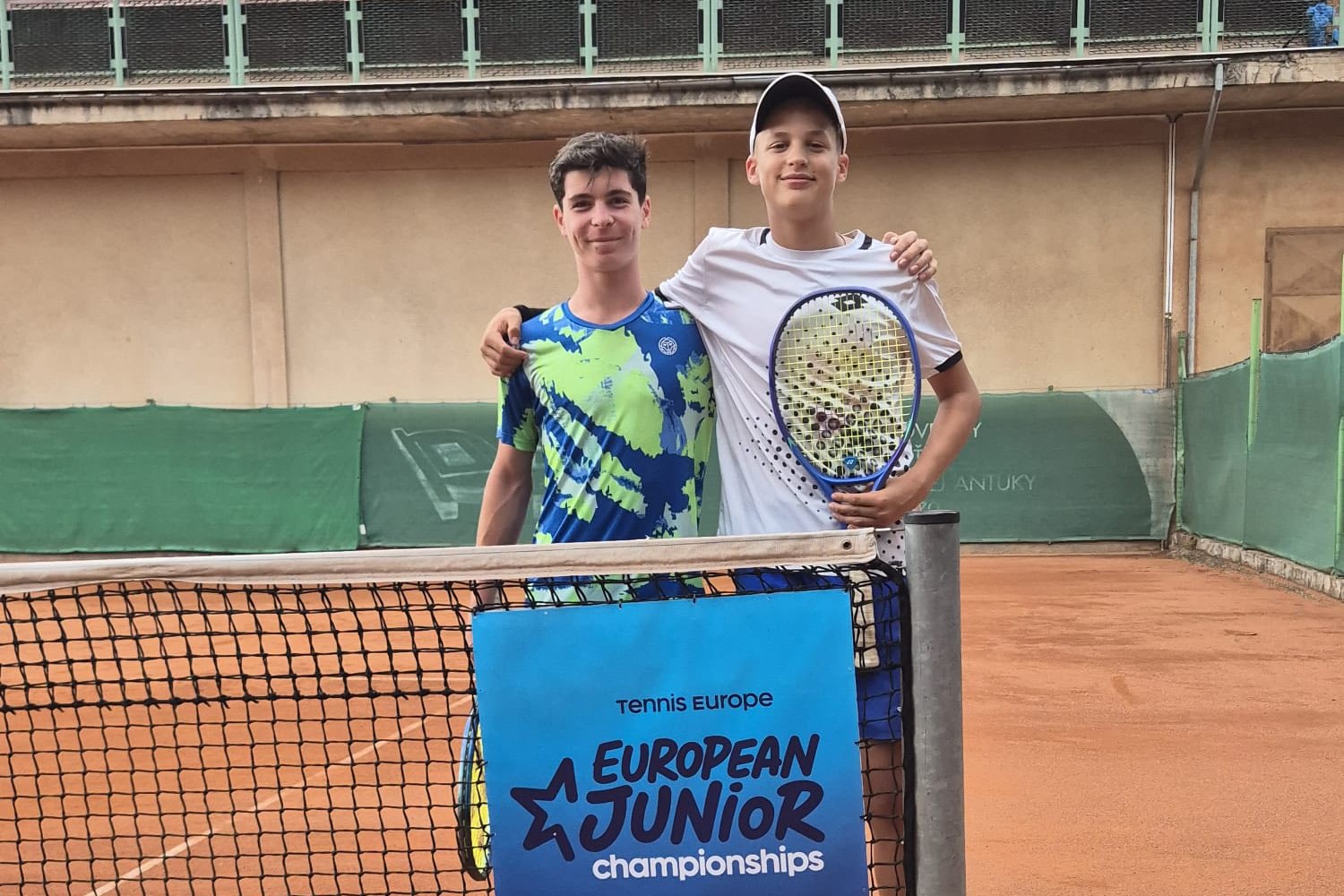 Fazekas Vencel és Jóny Márk páros mérkőzés előtt Mostban