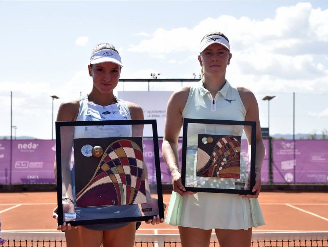 Gálfi Dalma (jobbról) Darja Semenistajával a döntő követően