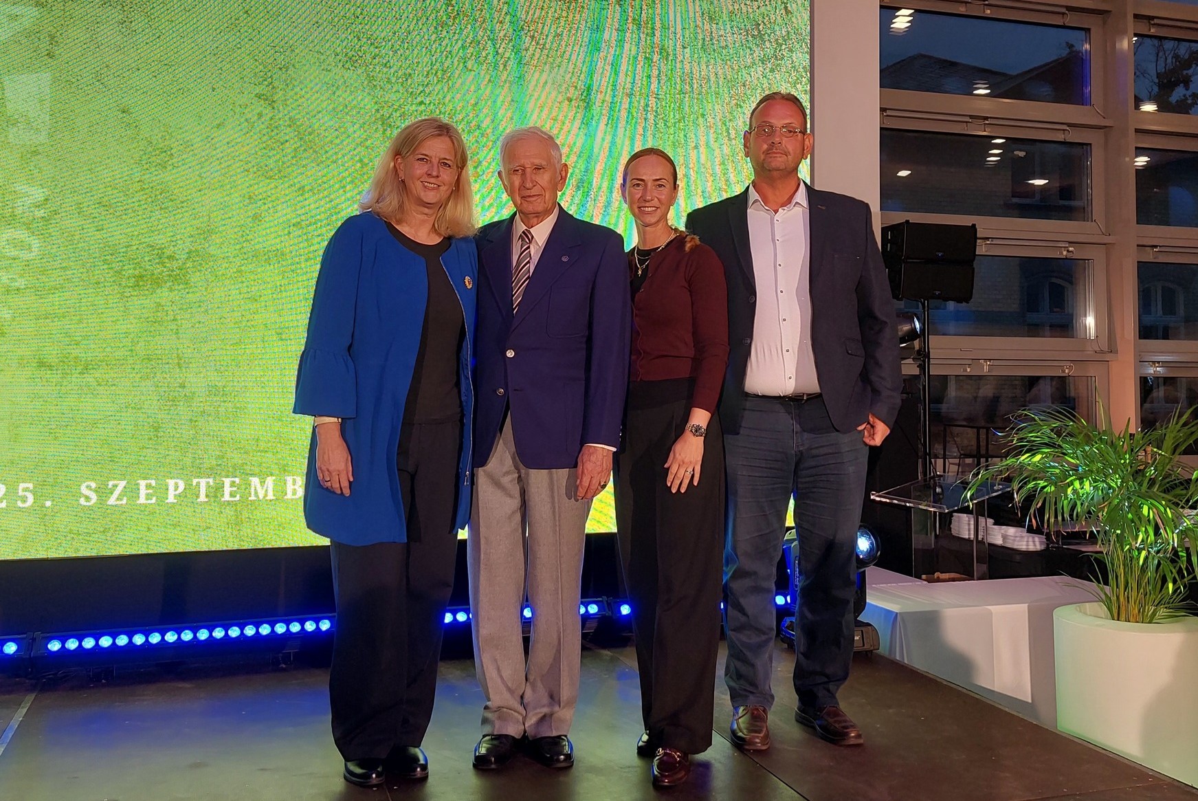 Hegedűs Józseffel a díjátadón is ott voltak a szívéhez közel állók közül Schmitt Petra, Gubacsi Zsófia és Punyi Gábor