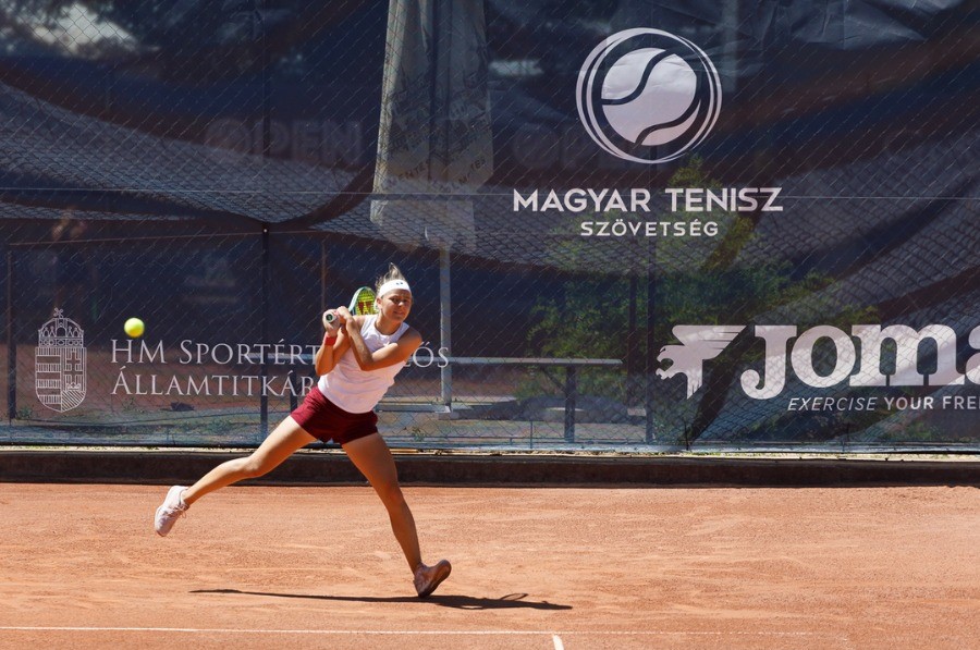 Kálmán Luca óriási csatában nyerte meg első WTA-pontját