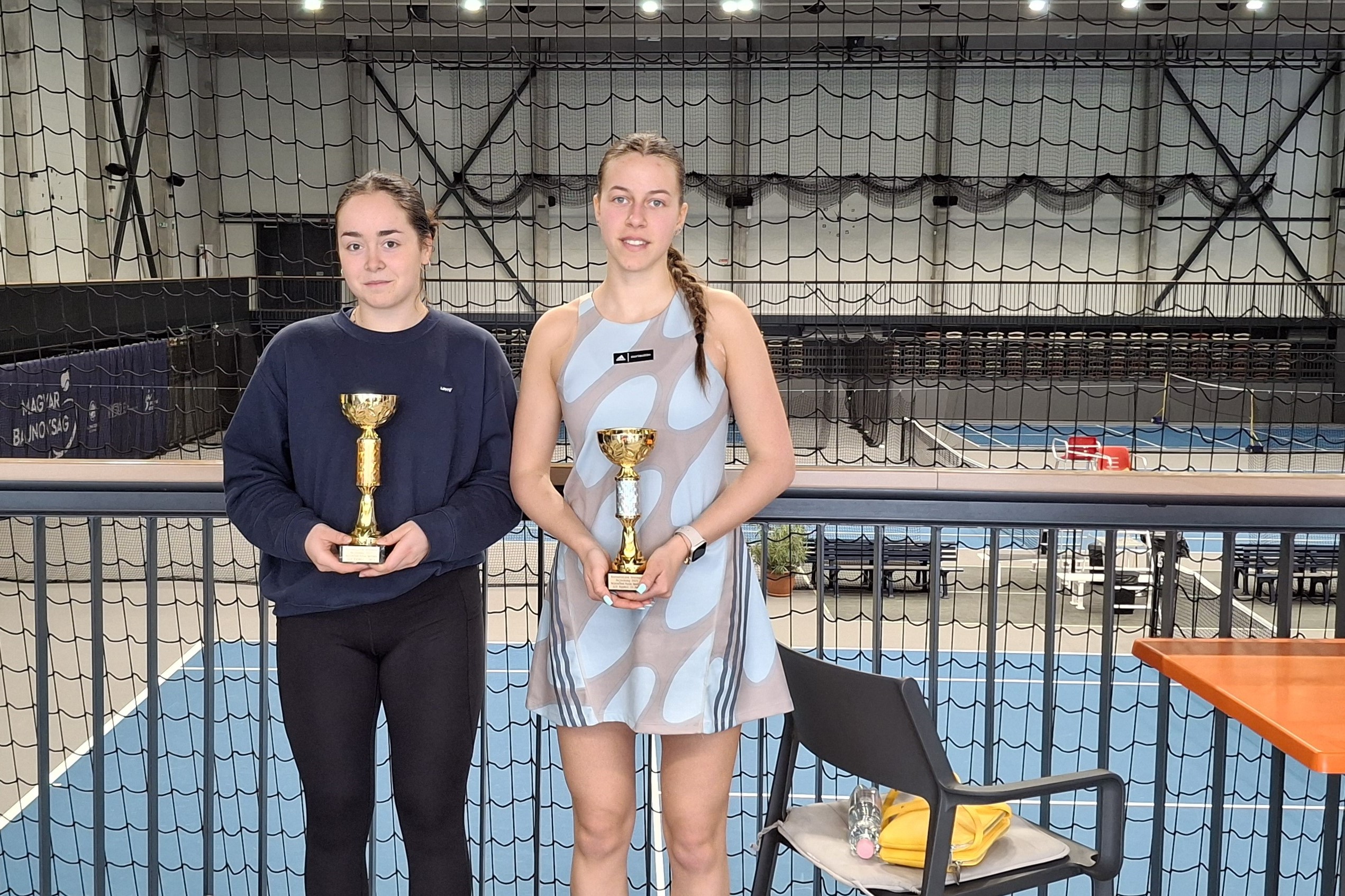 Benke-Giosanu Izabella és Bokan Nina (balról jobbra) az U18-as leánydöntőt követően